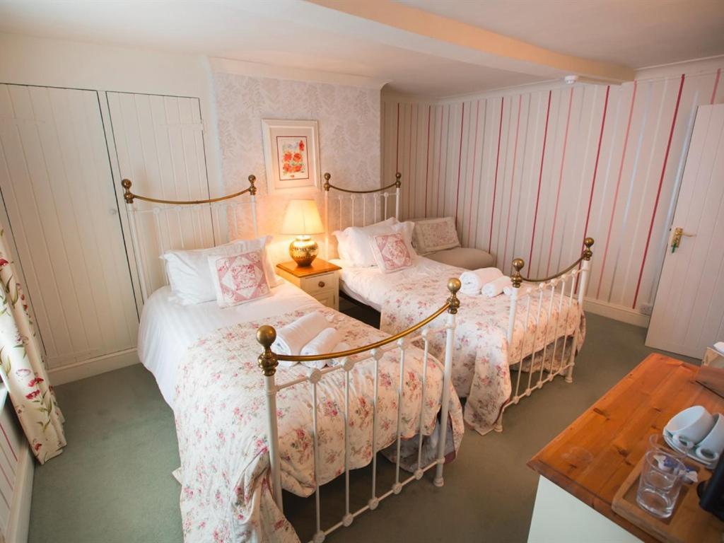 เดอะ โอลด์ บริวเฮาส์ Bed & Breakfast ไซเร็นเซสเตอร์ ภายนอก รูปภาพ