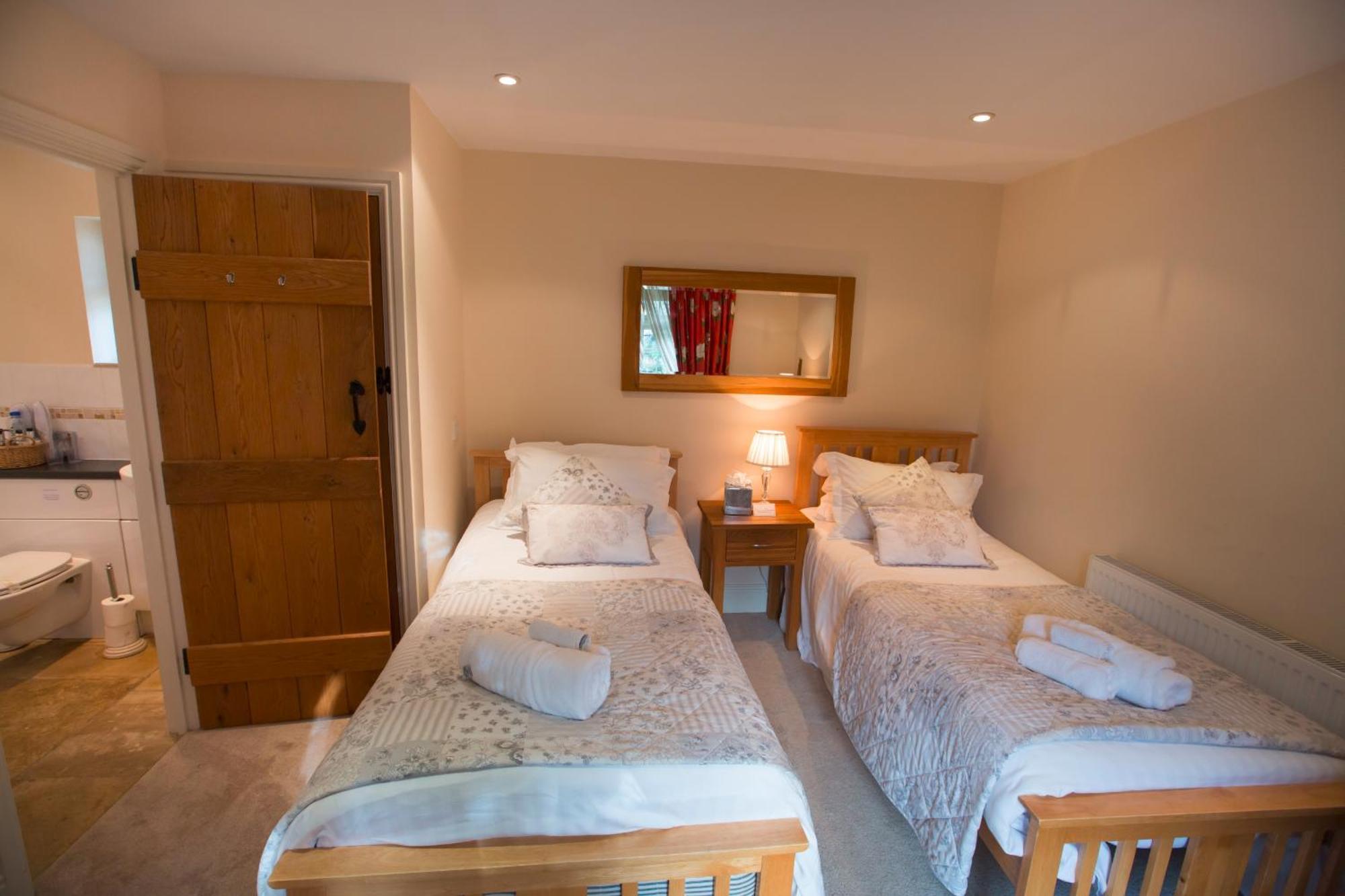 เดอะ โอลด์ บริวเฮาส์ Bed & Breakfast ไซเร็นเซสเตอร์ ภายนอก รูปภาพ