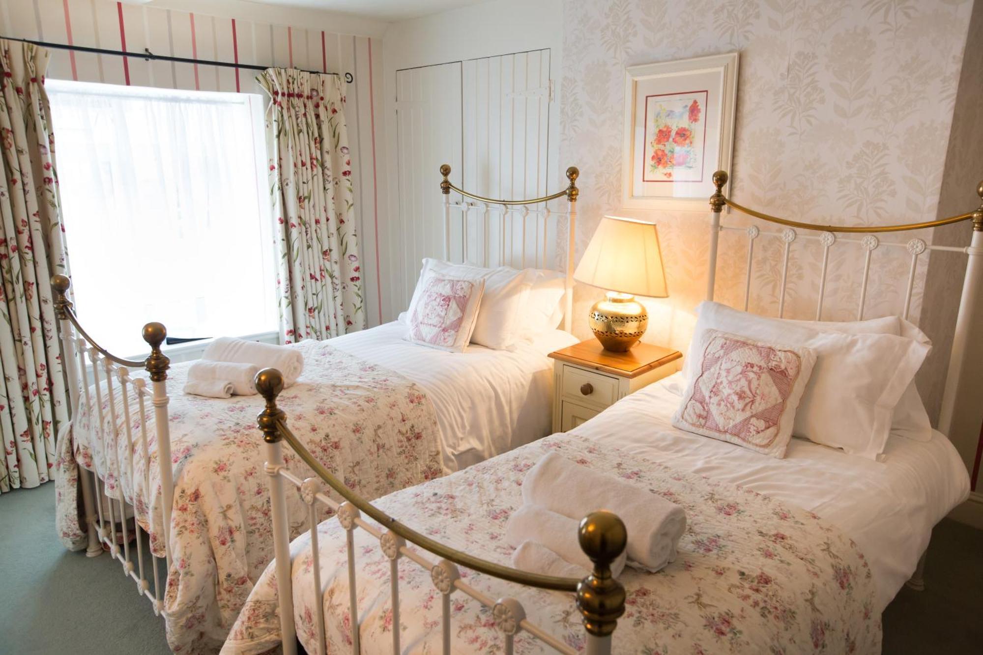 เดอะ โอลด์ บริวเฮาส์ Bed & Breakfast ไซเร็นเซสเตอร์ ภายนอก รูปภาพ